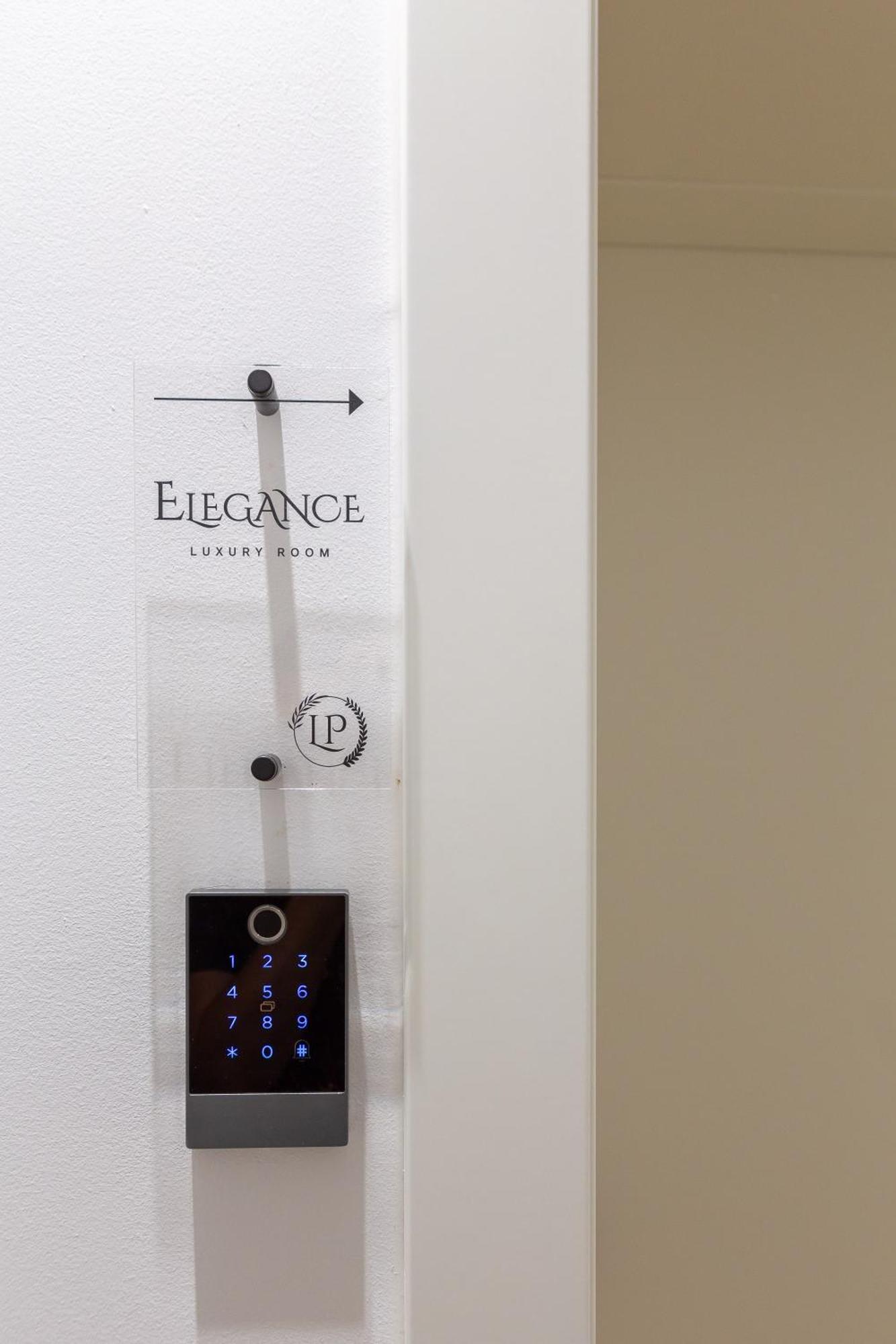Luxury Rooms Le Prestige Few Minutes From Split'S Iconic Waterfront Exterior foto